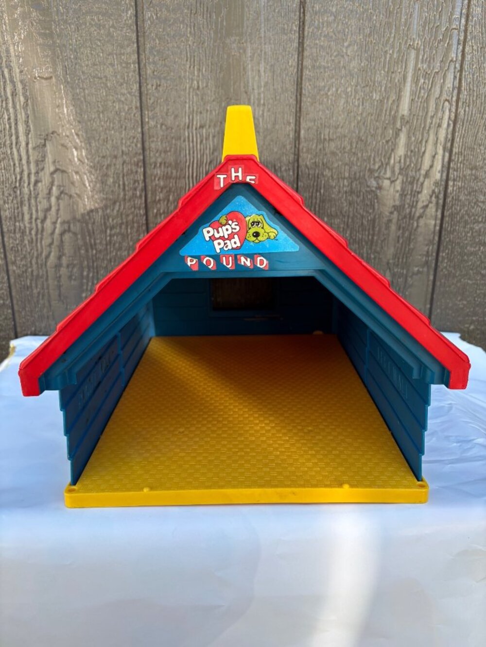 Vintage 1986 Tonka Pound Puppies Pups Pad Playhouse Playset Carrying Case